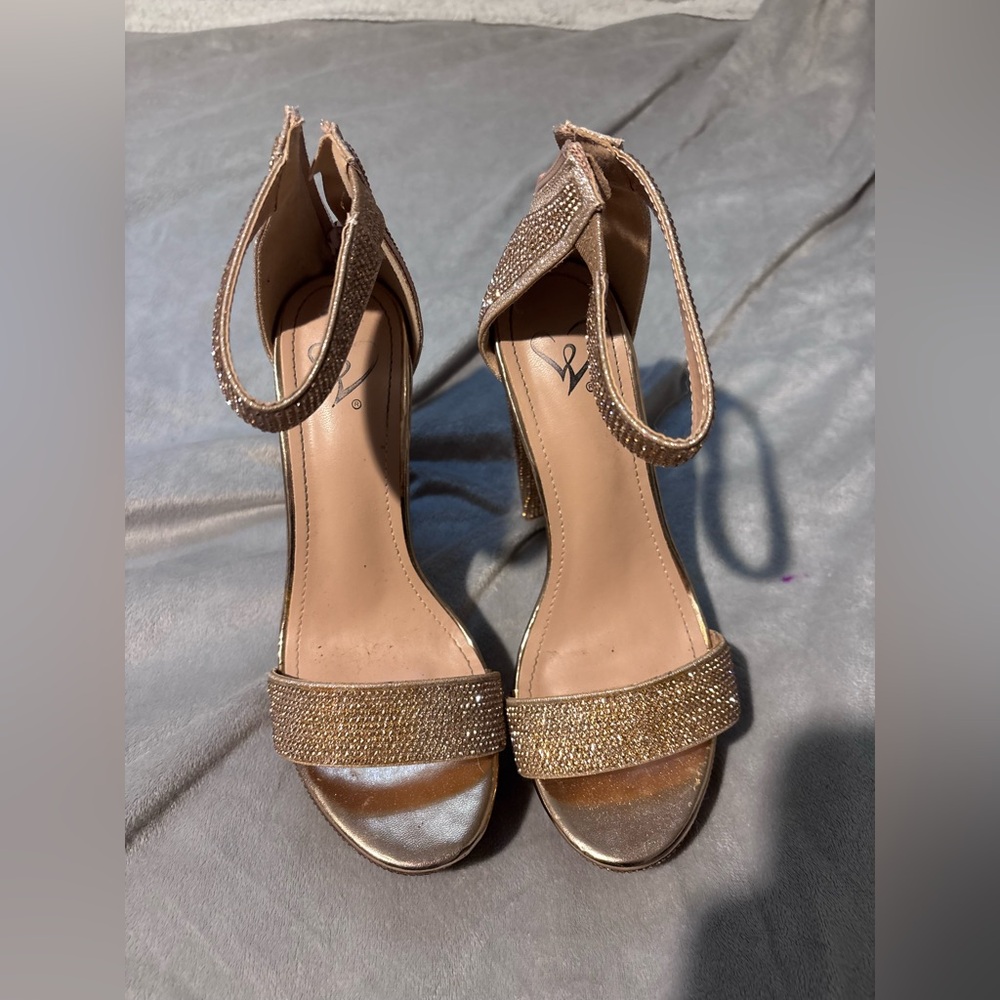 Jessica Simpson Rhinestone Platform Heels Champagne Gold Size Size 6
